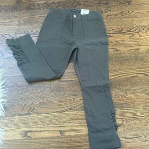 Women’s INC Cropped Pant ~ Size 2